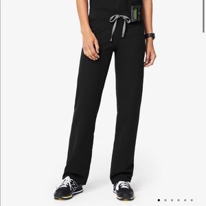 Figs “Women’s Charcoal Livingston scrub pant”. Size: S